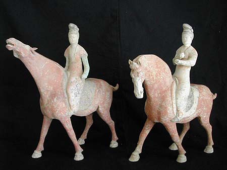deux cavalières en terre cuite orange - Deux cavalières en terre cuite orange -  Dynastie Tang  ( 618-906 ) - archives