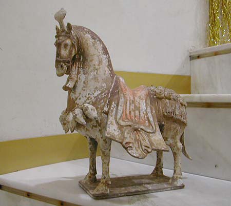 a striding caparisoned horse - A striding caparisoned horse - Northen Qi dynastie (550-577) - files