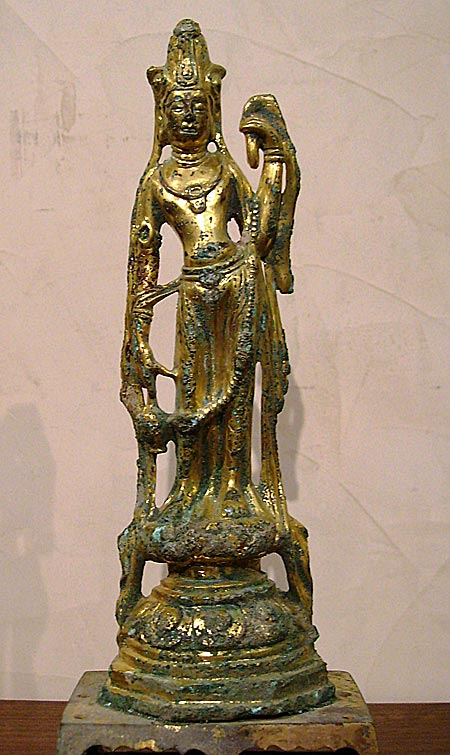 guanyin in gilded bronze - Guanyin in gilded bronze - Tang Dynasty (618 - 906) - files