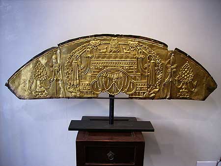 grande plaque en cuivre repoussé et doré - grande plaque en cuivre repoussé et doré - Tibet XVII-XVIII° siècle  - archives