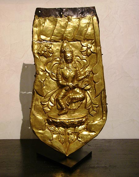 plaque bouddhique en cuivre repoussé doré - Plaque Bouddhique en cuivre repoussé doré - Népal XVIII° siècle - archives
