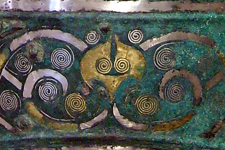 cloche en bronze à patine verte - Cloche en bronze à patine verte - Dynastie des Zhou de l’Est Période des Royaumes Combattants -475 -221 av JC - archives