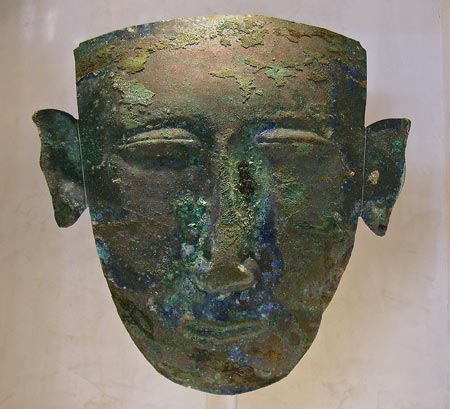 masque funéraire en bronze argenté - Masque funéraire en bronze argenté - Dynastie Liao (907 - 1125) - archives