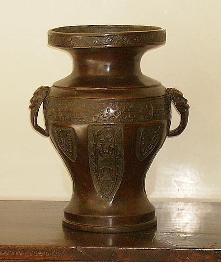 heavy bronze vase - Heavy bronze vase - Ming Dynasty XVI-XVII th c. - files