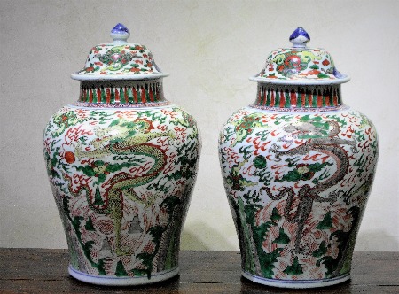 pair of potiches with covers  wucai - Pair of potiches with covers  Wucai - End of Ming Dynasty XVII th cent. - porcelains