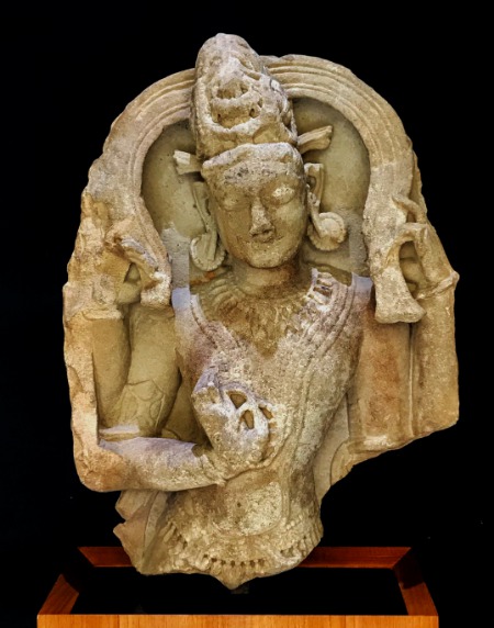 grand buste de divinité - Grand buste de divinité - INDE médiévale X-XII° siècle - sculptures en pierre