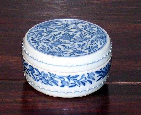 blue & white drum-shaped box - Blue & White drum-shaped box - Kangxi period ( 1662-1722 ) - files