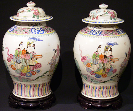 pair of famille rose potiches with covers - Pair of Famille Rose potiches with covers - Yongzheng period (1723 - 1735) - files