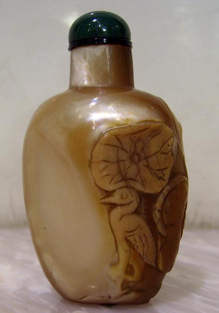 mother of pearl snuff bottle - Mother of pearl snuff bottle - early XIXth century - files